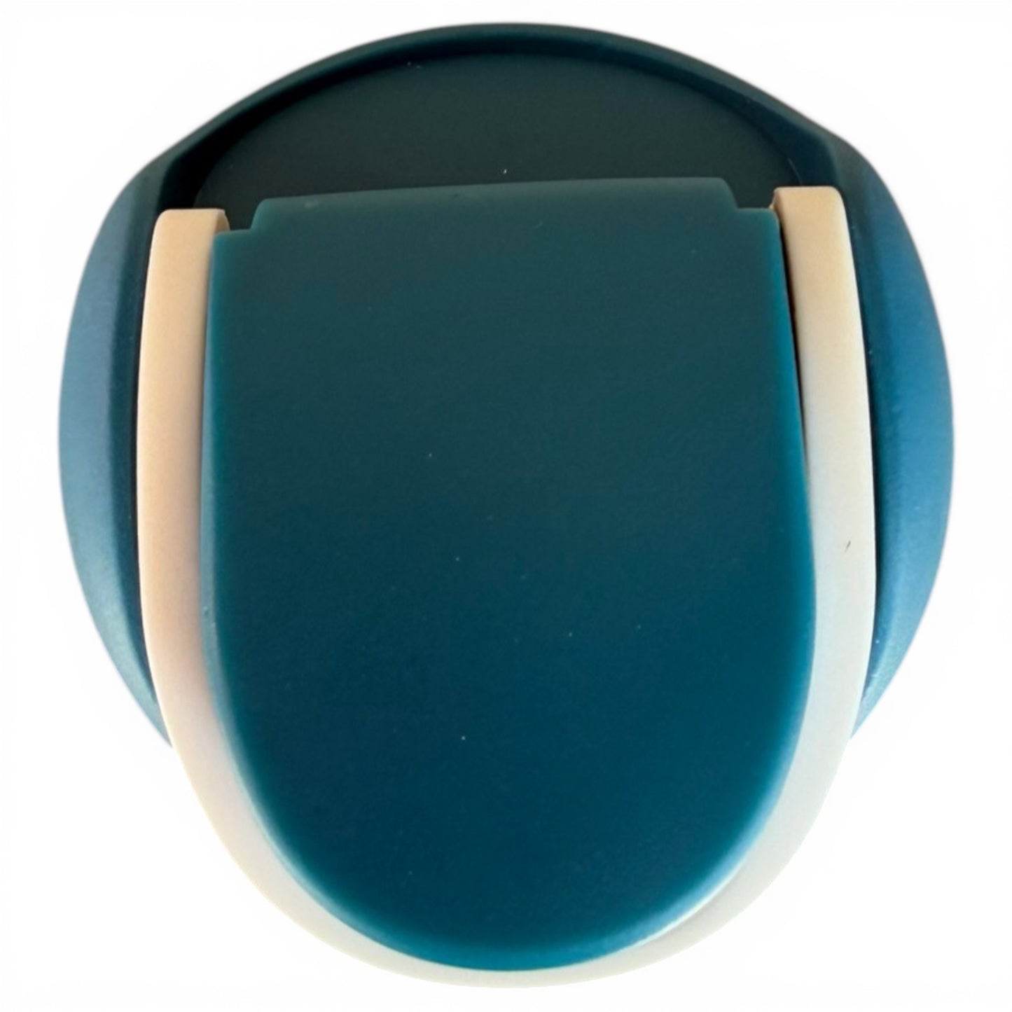 A close-up of the blue and white flip straw lid with handle on the 32oz Hydration Bottle – Tiki Bear, resembling a bottle cap, shown from above against a white background.