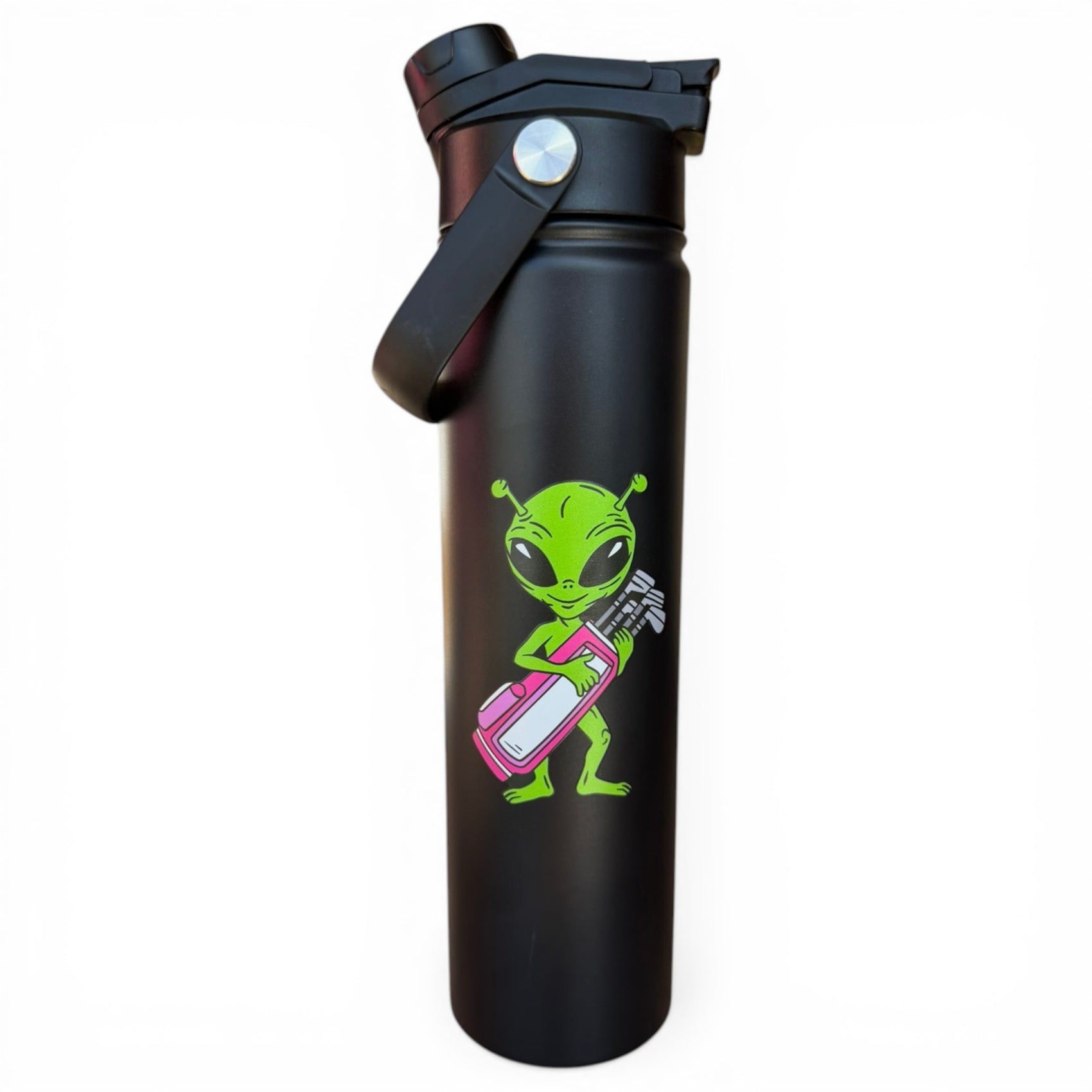 The Hydration Bottle – Alien Caddy is a 32oz black insulated stainless steel bottle, featuring a green cartoon alien holding a pink and white golf bag, with a chug lid and carry handle—perfect for on-the-go hydration.